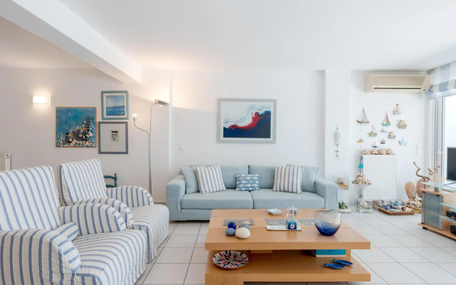 Beachfront Modern Apartment
