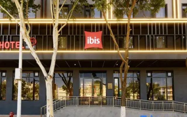 Ibis Hotel (Tianjin West Station Hebei Gongda Branch)