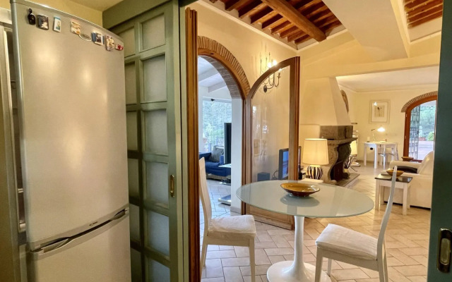Villa in Posizione Panoramica-Villa Punta Pareti