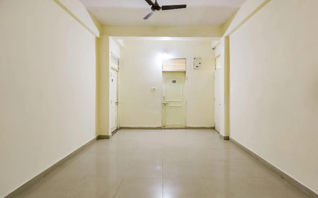OYO 69021 Radha Madhav Palace