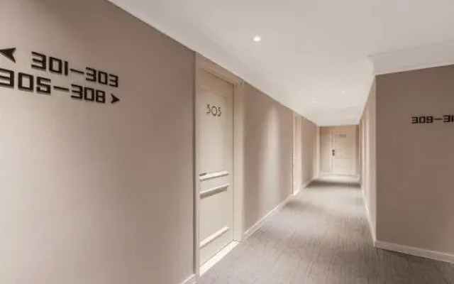 H Hotel HongKong Middle Road