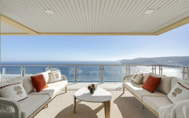 Coastline Arrabida Villa by Cadenzalux