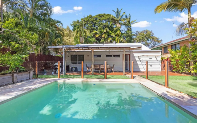 7 Depper Cosy Beach House in Central Sunshine Beach