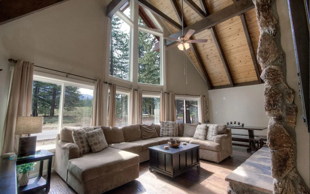 Snowshoe Chalet by Lake Tahoe Accommodations