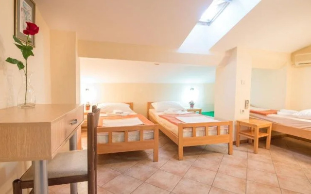 Hotel Rendez Vous