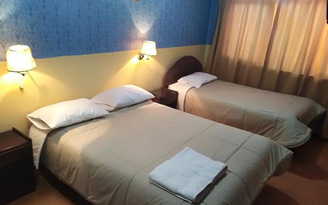 Alejandros Hotel