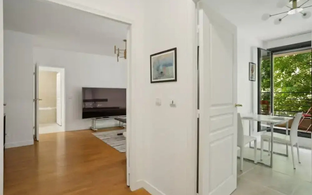 Elegant New Apartment With Balcony in the 16th - M