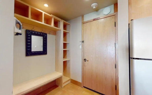 Laurelwood Condominiums Studio Deluxe Unit 103