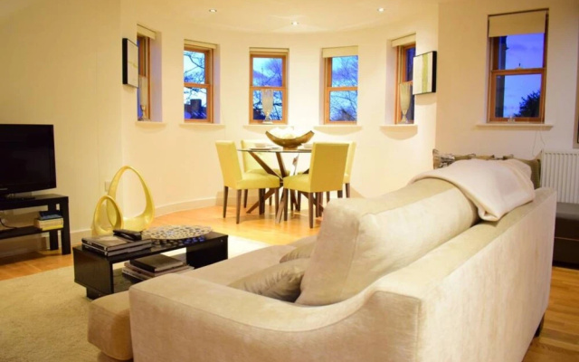 2 Bedroom Flat Sleeps 4 in Balham