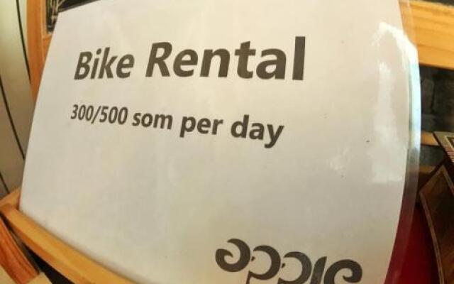 Отель Apple Hostel Bishkek Кыргызстан, Бишкек - отзывы, цены и фото номеров - забронировать отель Apple Hostel Bishkek онлайн вид на фасад