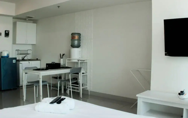 Warm And Cozy Studio At Grand Kamala Lagoon Apartment