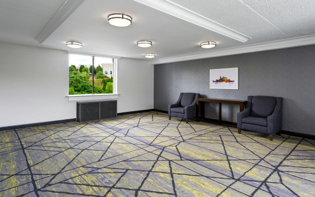 DoubleTree by Hilton Washington Meadow Lands Casino Area