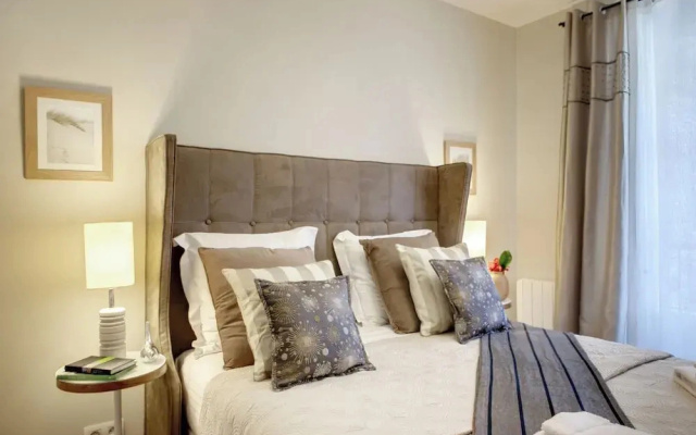 Paris Sevigne Elegant residence