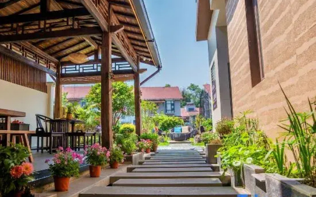 Mangshi Yunshangju Holiday Boutique Homestay (Dai Ancient Town Branch)