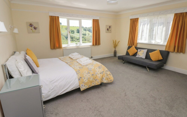 Hillside Lodge
