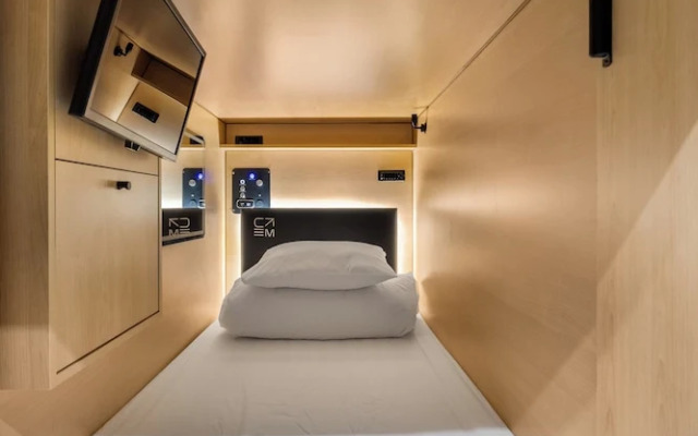Capsule residence