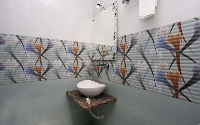 OYO 10360 Hotel Grand Manoranjan