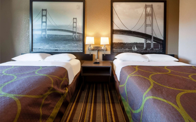 Super 8 by Wyndham Roseville/Detroit Area