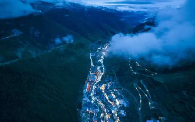 Mushan Yingxue Holiday Bieyuan (Siguniangshan Changpinggou Scenic Area)