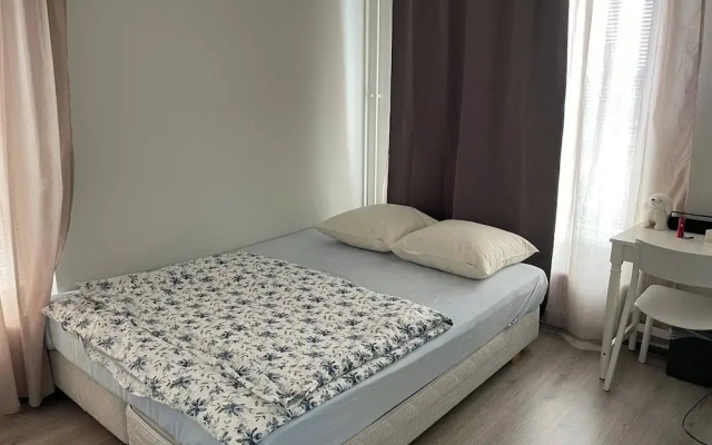 Room-cozy 3 Bedroom Apartment in Heart o