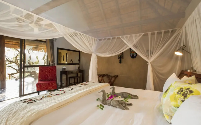 Naledi Bushlodge