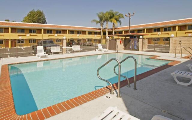 Americas Best Value Inn-Azusa/Pasadena 2