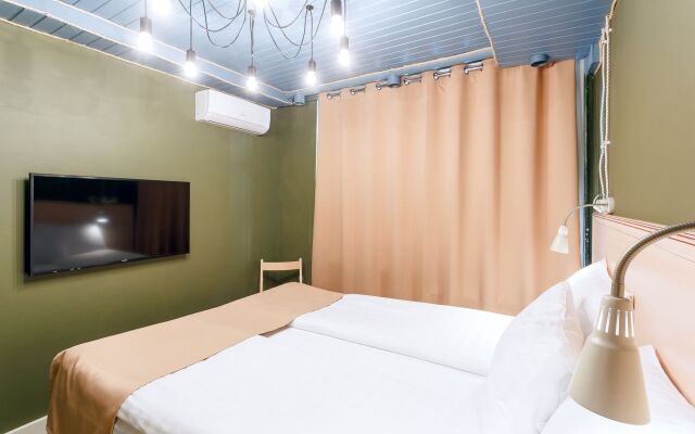 Loft Hotel P12 комната для гостей