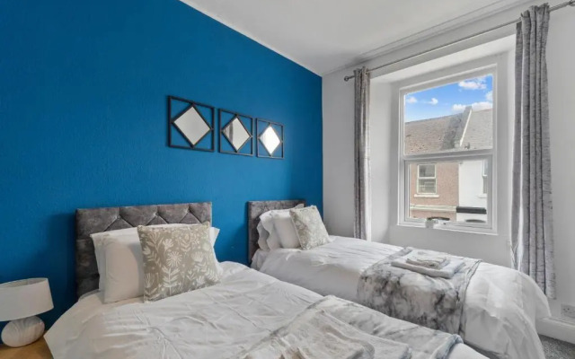 Spacious Holiday Home & Plymouth Pier & Free Parking