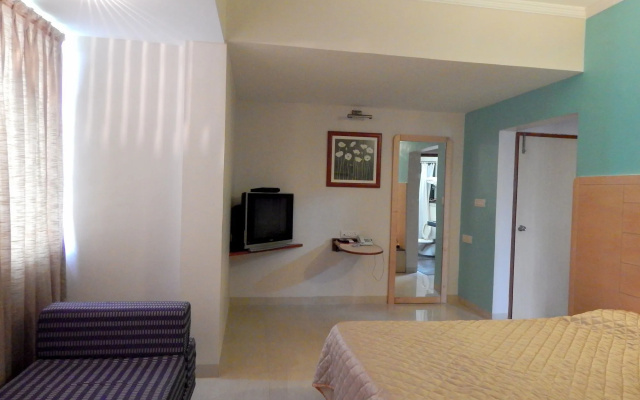 Hotel Raviraj