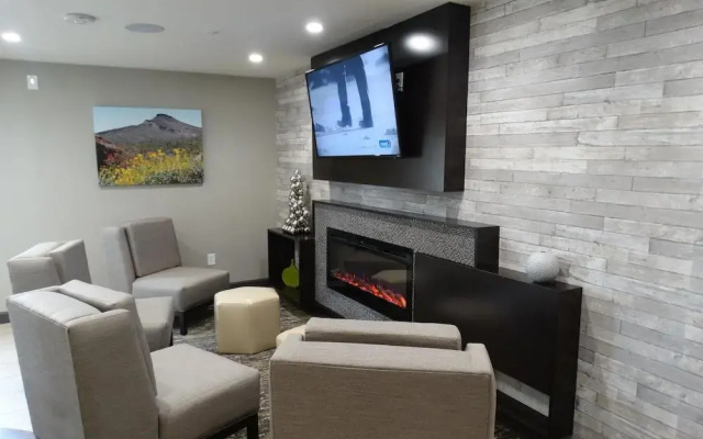 Quality Inn & Suites at Metro Center