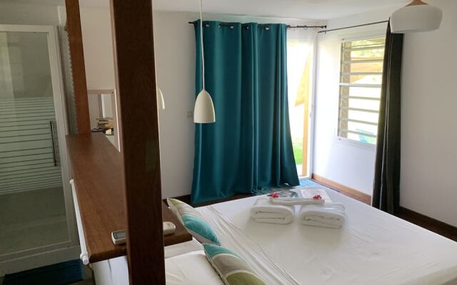 Poé Côté Lagon Beach Bungalows in Bourail, New Caledonia from 195$, photos, reviews - zenhotels.com guestroom