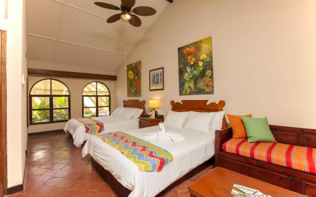 Bahia del Sol Beach Front Boutique Hotel вид на фасад