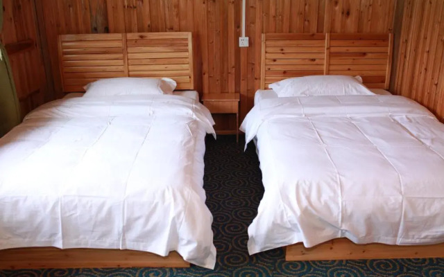 Dragon's Den Hostel