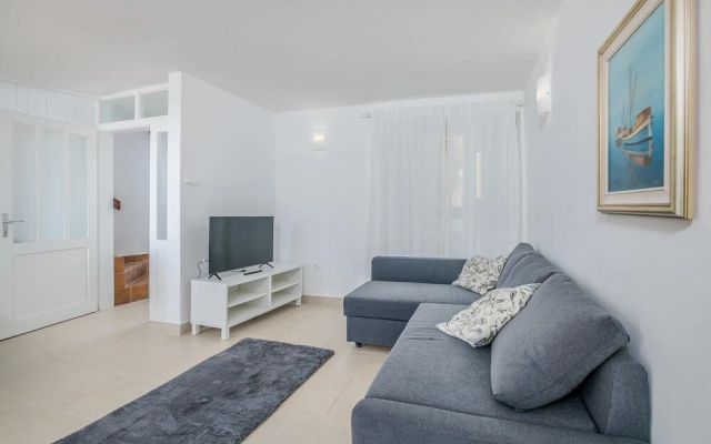 Awesome Home in Dobrinj With Wifi and 2 Bedrooms
