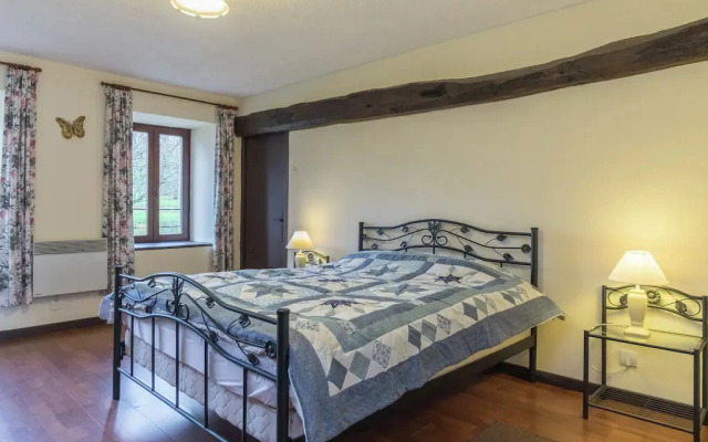 Lovely Holiday Home amidst Meadows in Sourdeval-les-Bois