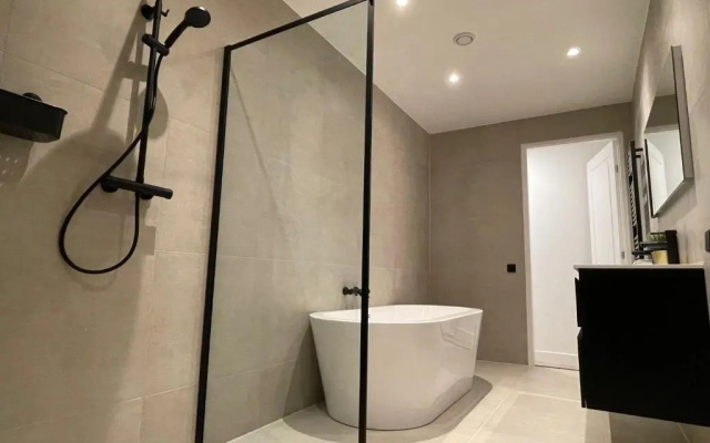 Happy 3 Bedroom Serviced Apartment 106m2 -MNL H-