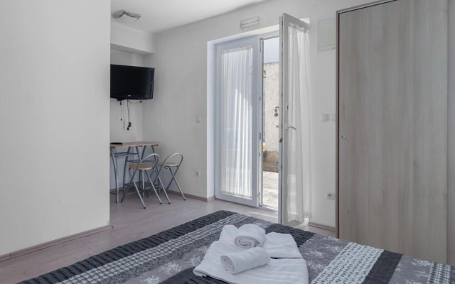 Beautiful Apartment in Crikvenica With Wifi