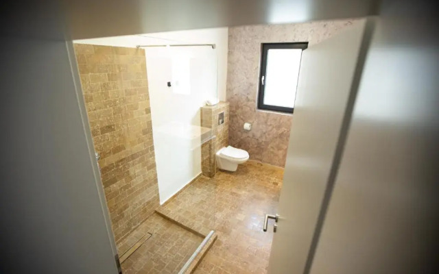 Renato HOUSE