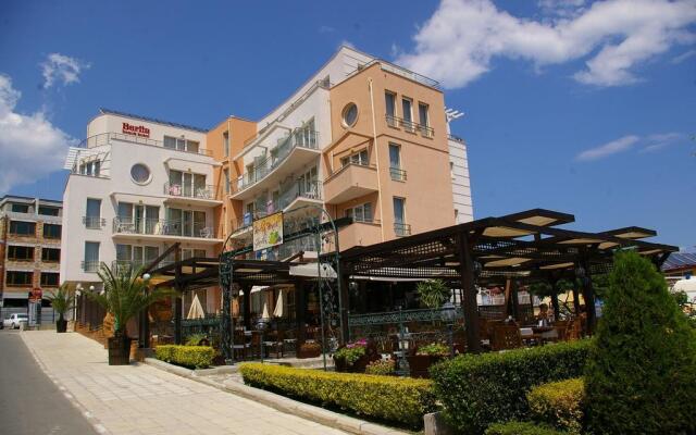 Hotel Berlin Beach вид на фасад