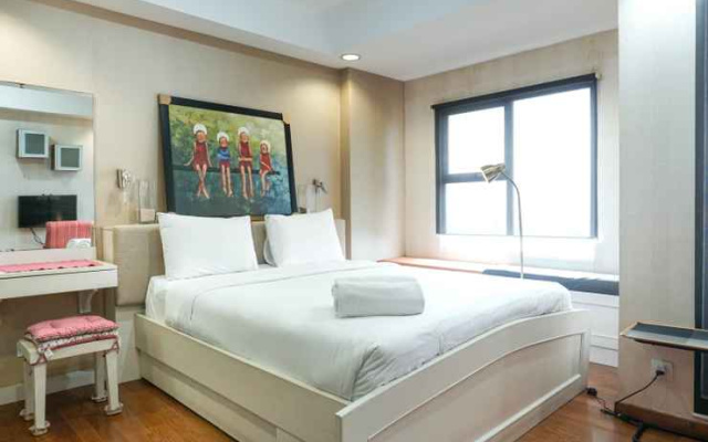 Cozy and Modern Studio Apartment at Belmont Residence Puri
