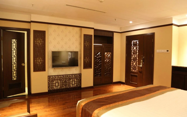 Golden Sun Commercial Hotel