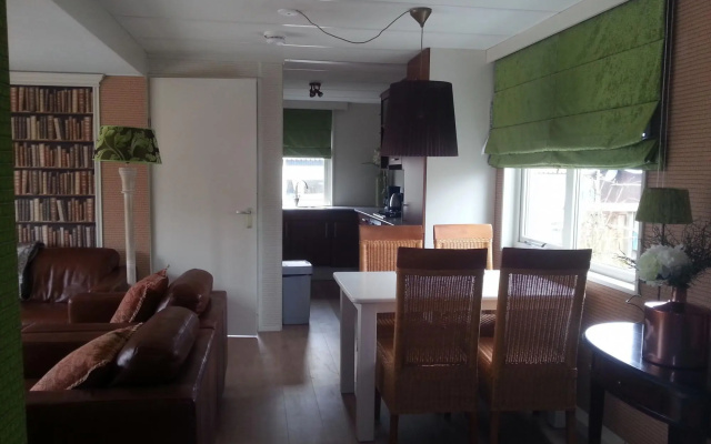 Cozy Chalet with Dishwasher near Wadden Sea