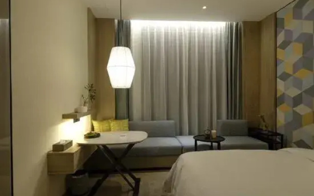 Changyang Wetland Park Hotel (Xiangyang Hanjiang Wolong Bridge)