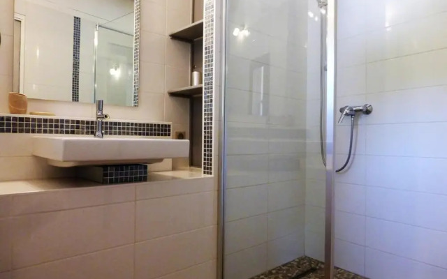 Charming Holiday Flat With Shared Pool, Malaucene