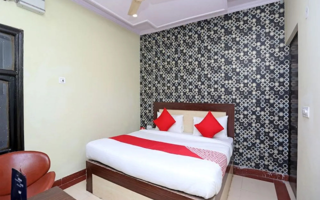 OYO 15525 Signature Inn