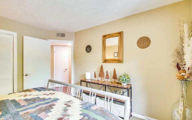 Second-floor Condo w/ Community Pool Access!