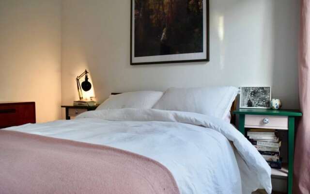 Отель Colourful 1 Bedroom Flat in Haggerston комната для гостей
