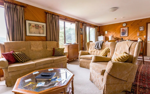 Albany's Big Grove Bed & Breakfast
