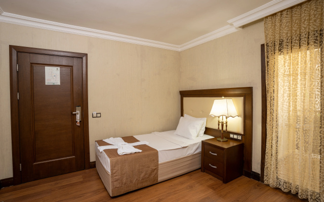 Latanya Park Resort 