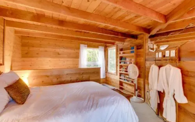 Cannon Beach Tree House